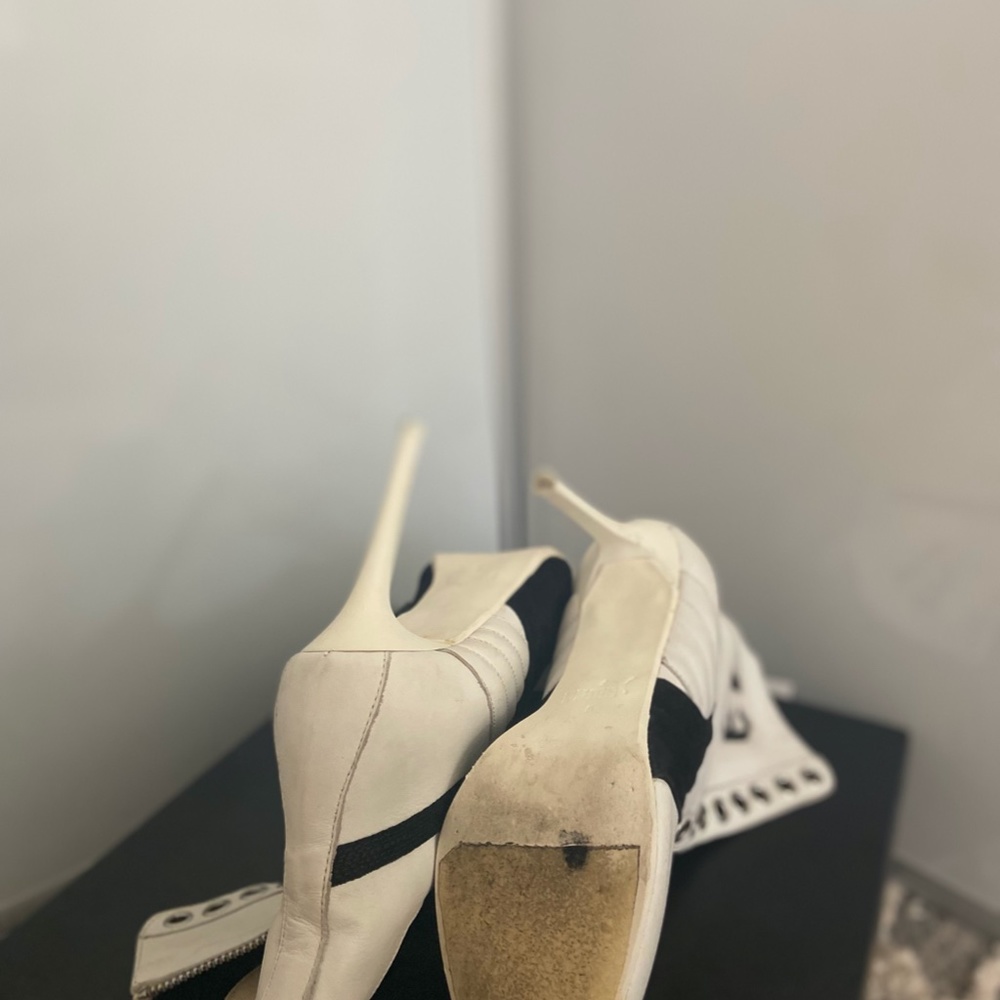 Puma Rihanna fenty heel, (white and black  and size U.S 7.5) - Picture 5 of 5